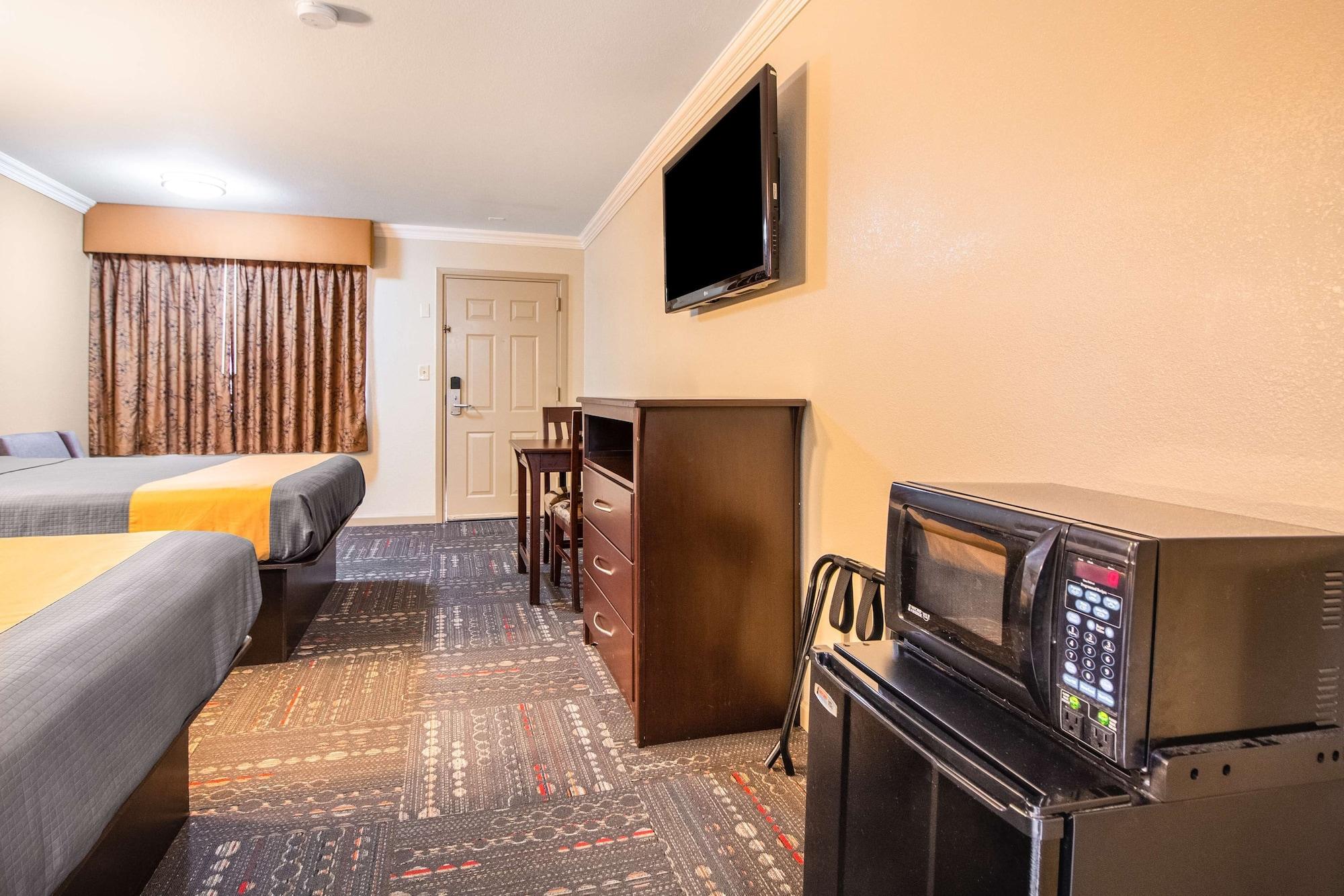 Americas Best Value Inn Houston Heights At I-45 מראה חיצוני תמונה