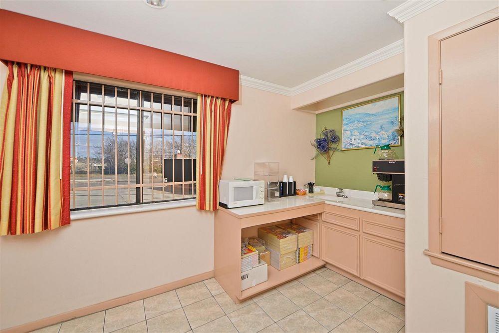 Americas Best Value Inn Houston Heights At I-45 מראה חיצוני תמונה