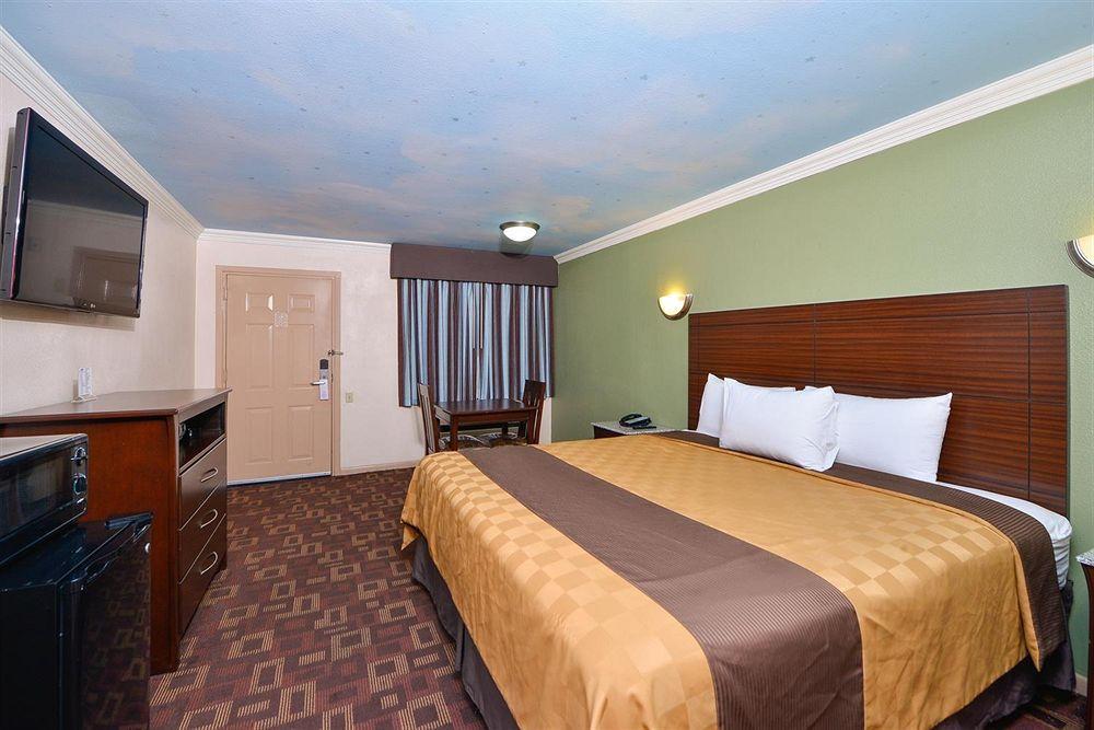 Americas Best Value Inn Houston Heights At I-45 מראה חיצוני תמונה