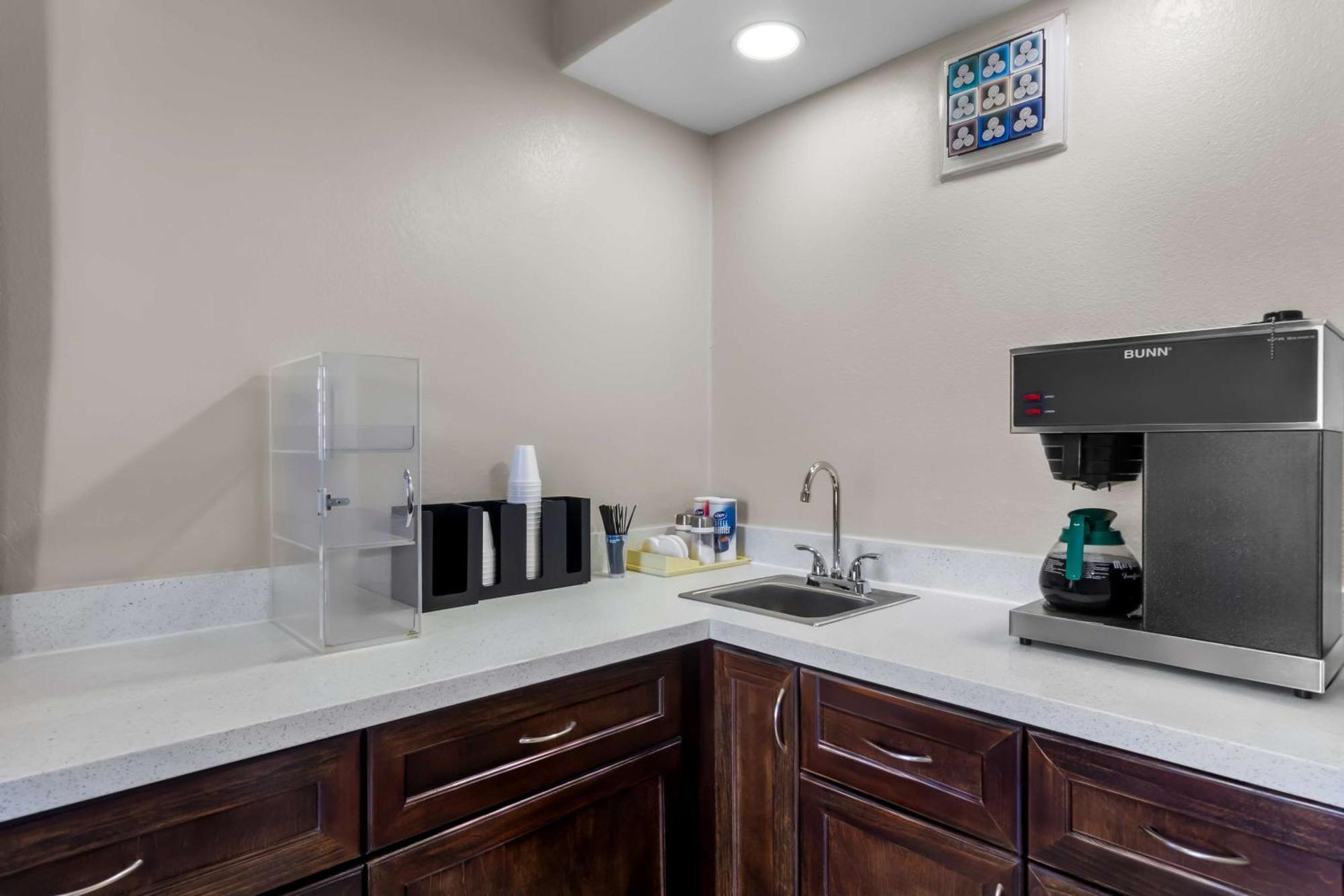 Americas Best Value Inn Houston Heights At I-45 מראה חיצוני תמונה
