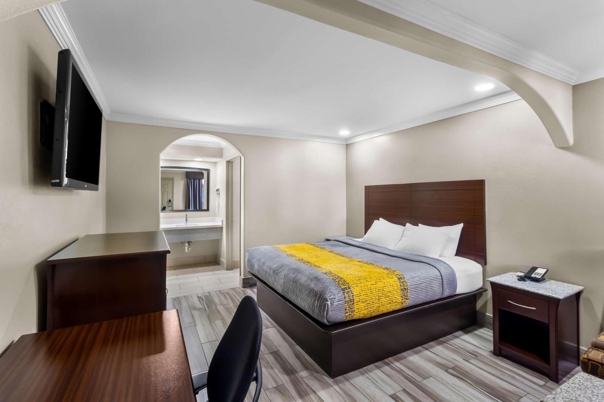 Americas Best Value Inn Houston Heights At I-45 מראה חיצוני תמונה