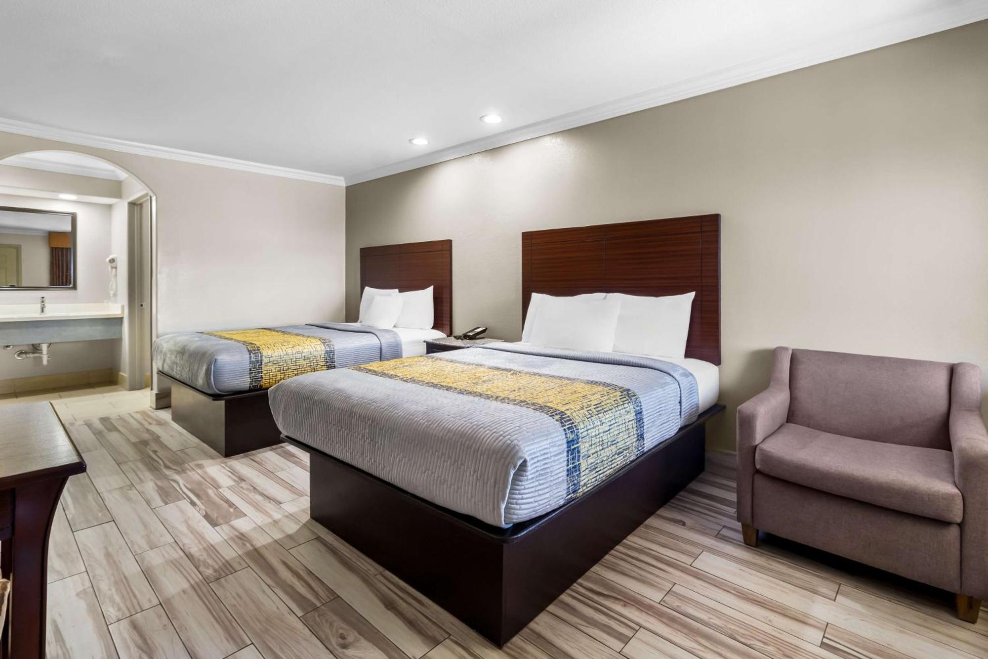 Americas Best Value Inn Houston Heights At I-45 מראה חיצוני תמונה