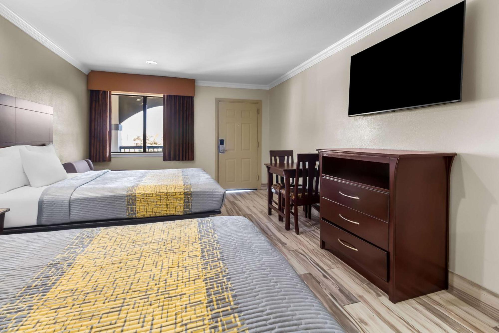 Americas Best Value Inn Houston Heights At I-45 מראה חיצוני תמונה