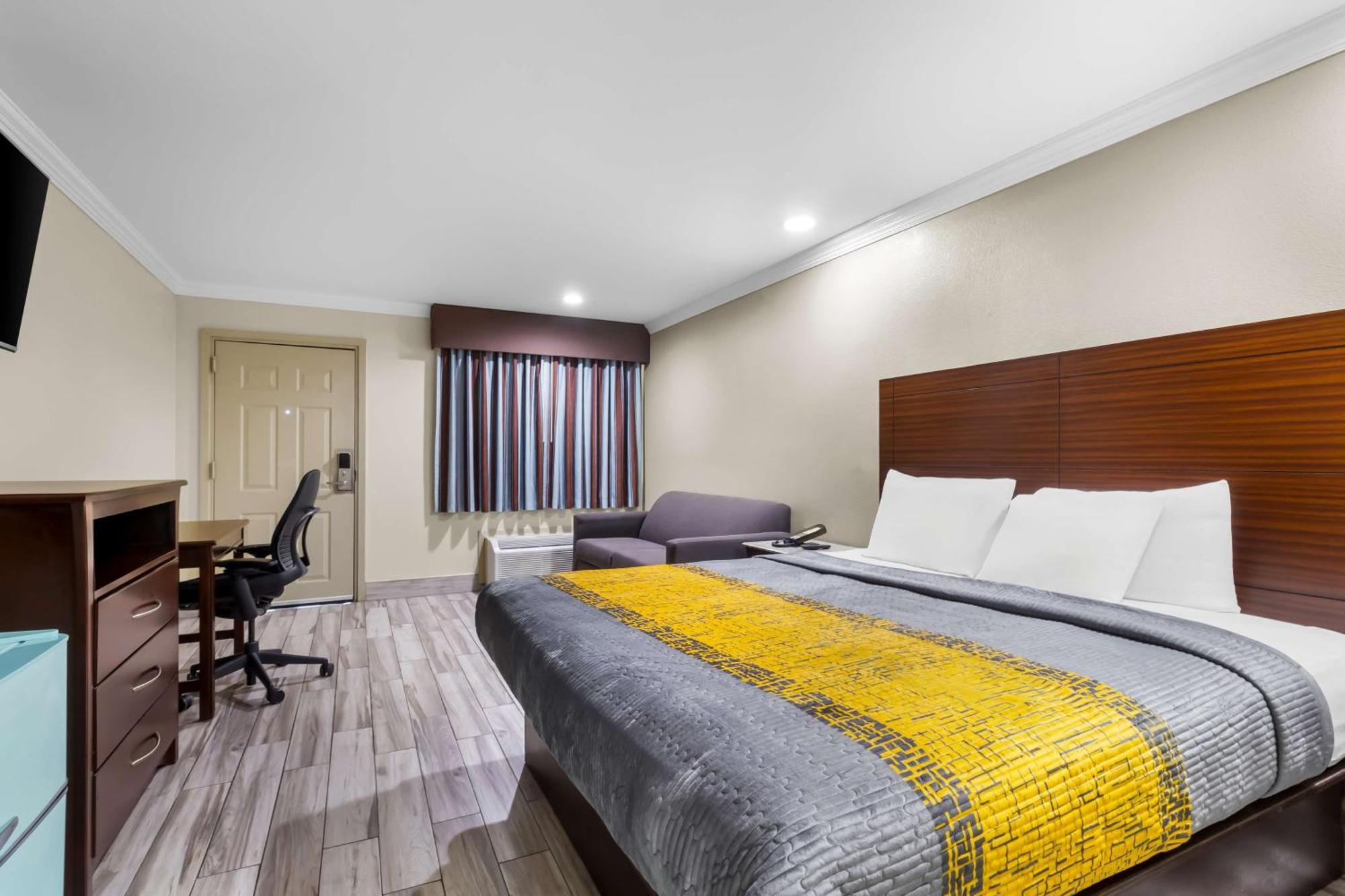 Americas Best Value Inn Houston Heights At I-45 מראה חיצוני תמונה