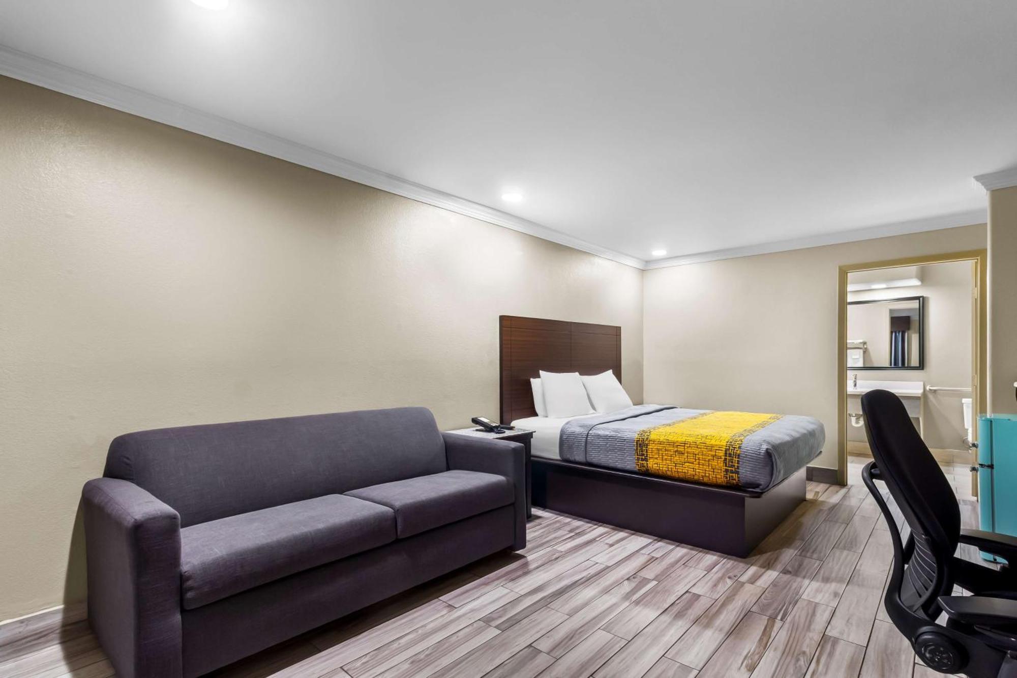 Americas Best Value Inn Houston Heights At I-45 מראה חיצוני תמונה