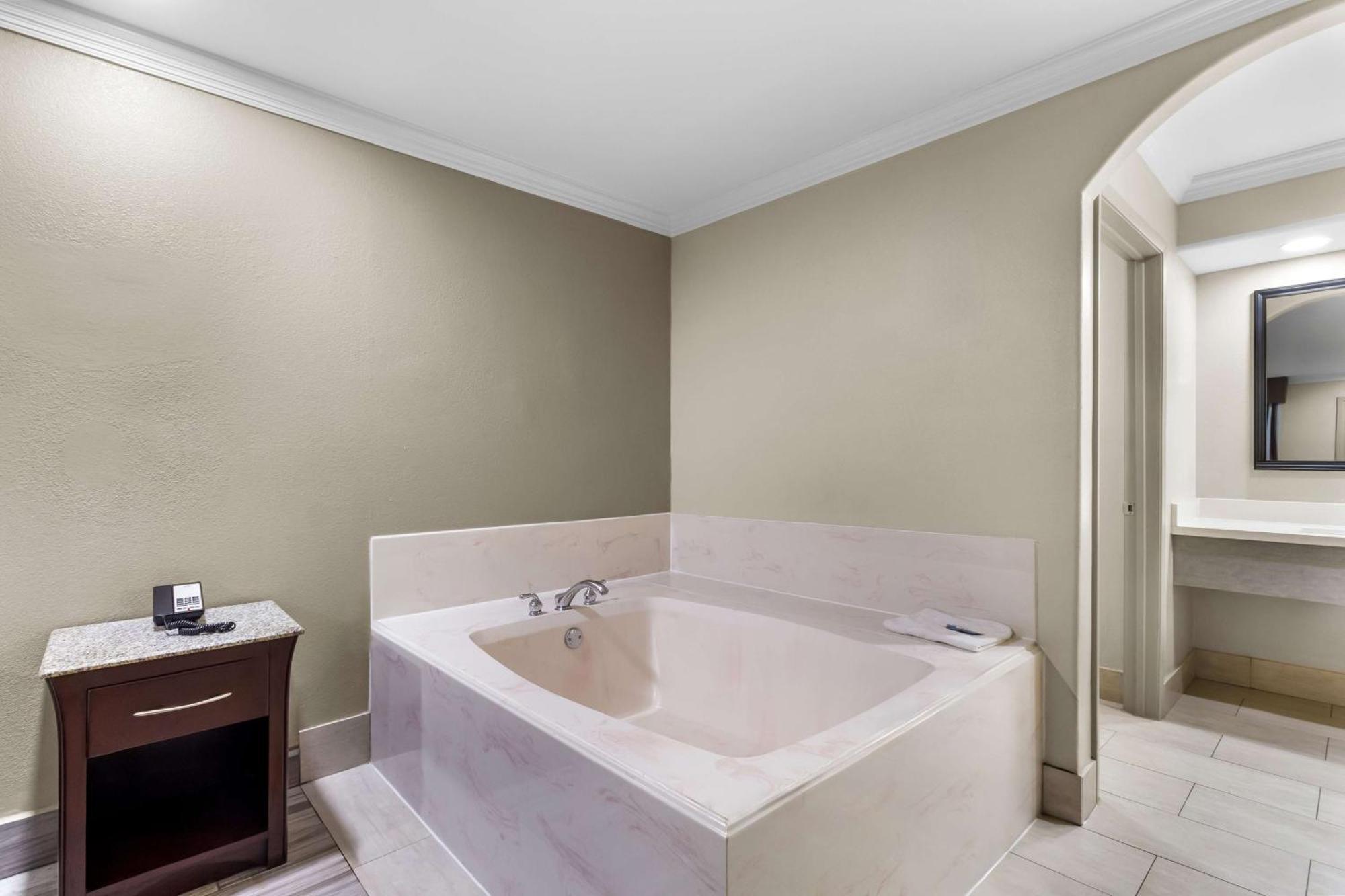 Americas Best Value Inn Houston Heights At I-45 מראה חיצוני תמונה