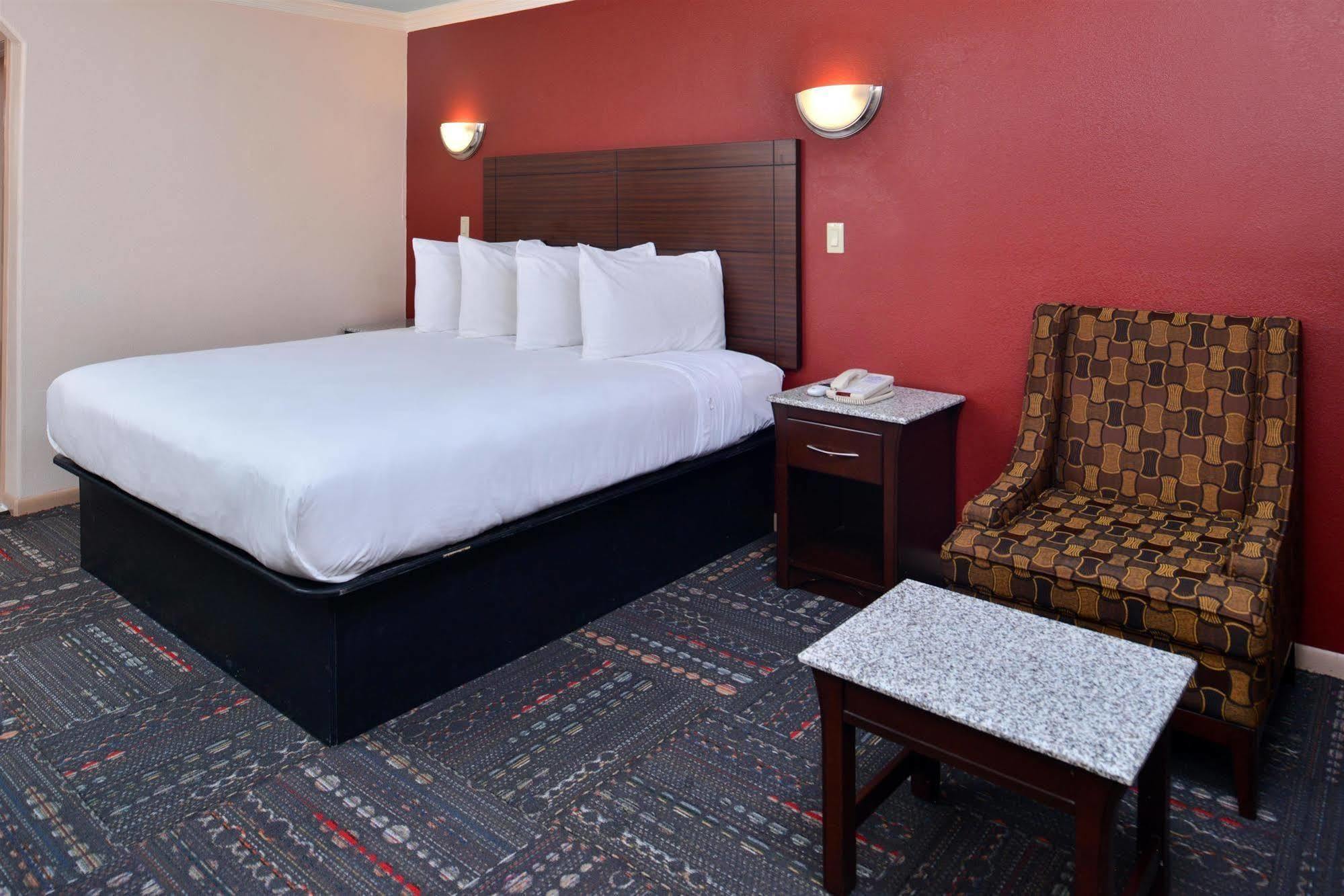 Americas Best Value Inn Houston Heights At I-45 מראה חיצוני תמונה