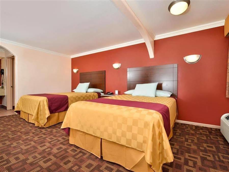Americas Best Value Inn Houston Heights At I-45 מראה חיצוני תמונה