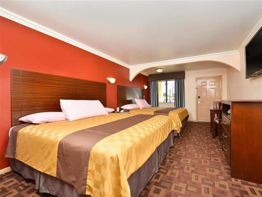 Americas Best Value Inn Houston Heights At I-45 מראה חיצוני תמונה